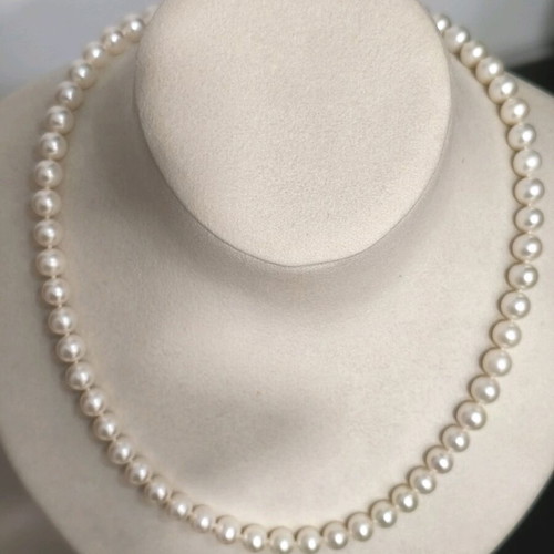 Pearl necklace new with 14K gold clasp