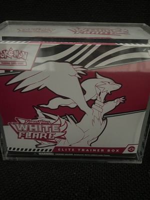 Pokemon White Flare ETB καινούργιο με ακρυλικό