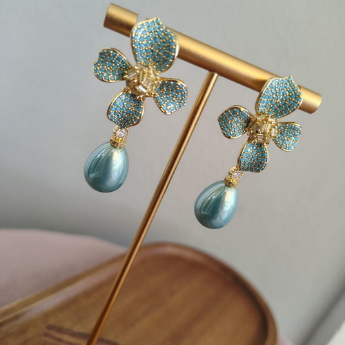 Gold earrings with zircon, turquoise and pearls