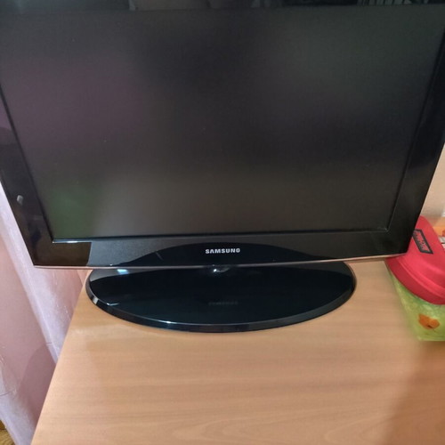Samsung 22" TV LE22A457C1D with power cable