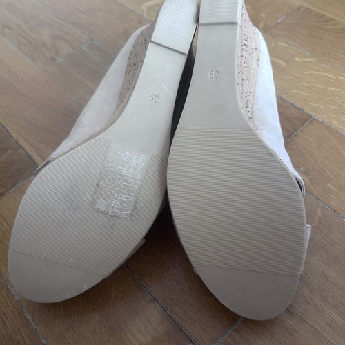 H&M Beige Platform Sandals like new, size 39