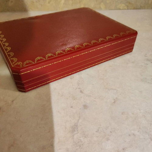 Cartier necklace box like new