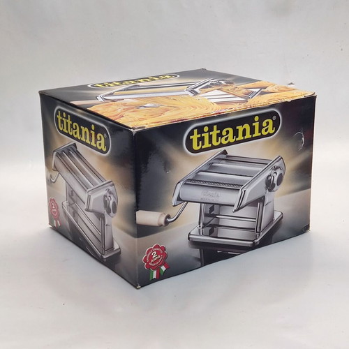 Titania pasta machine new, manual with cutter