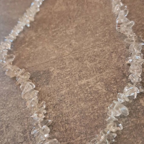 Necklace like new, white