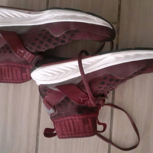 Puma athletic shoes like new, burgundy