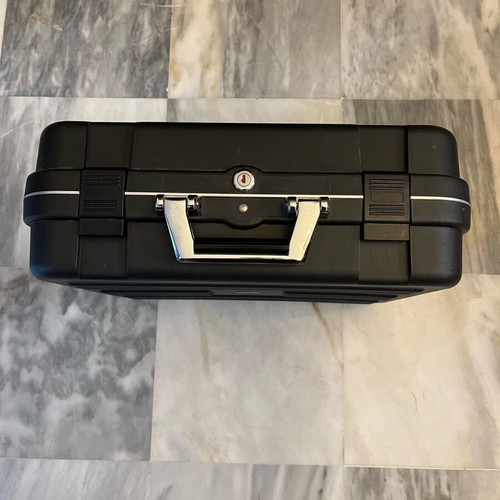 Toolbox case with lock like new