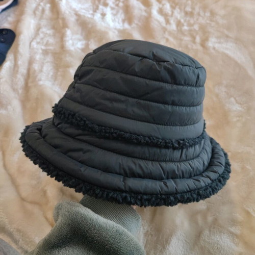 Ugg reversible bucket hat women’s size L/Xl new black