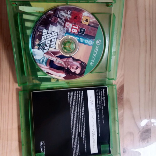 Xbox One 500GB used with one controller and GTA5