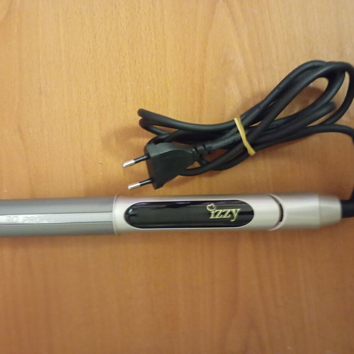 Izzy professional hair straightener