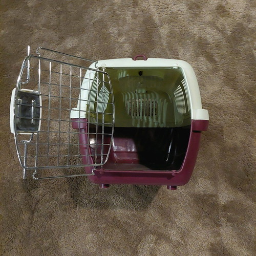 Plastic dog carrier cage like new, small Maltese type