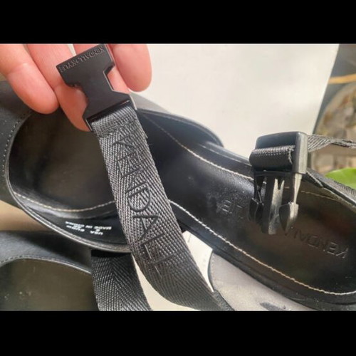Kendall & Kylie pumps new, black, size 39 with strap