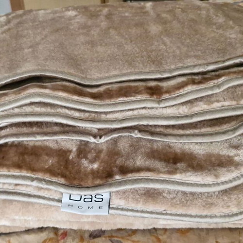 Dashome quilt like new, super king 220x240