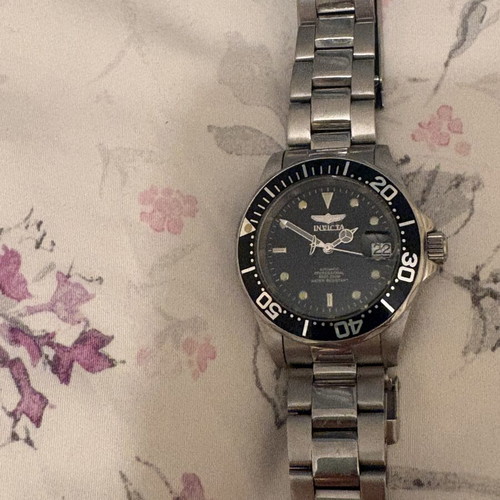 Invicta wristwatches, 2 pieces, green quartz and black automatic