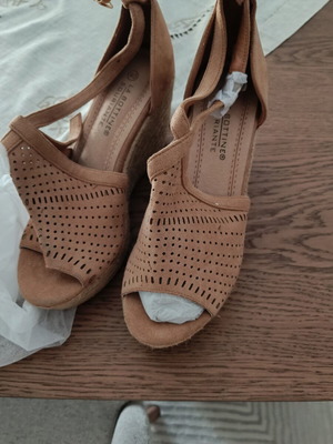 High platform sandals new, size 40, brown