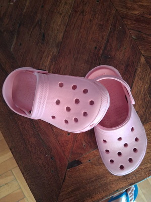 Beach slippers for girls size 27 used, baby pink