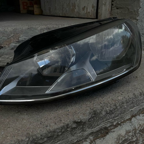 Golf 7 headlights used in very good condition without cracks