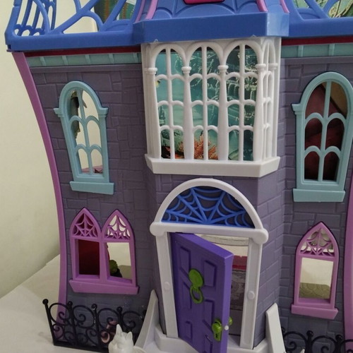 Vampirina Scare B&B Dollhouse used, missing pieces