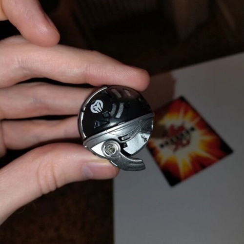 Bakugan Darkus Meta Dragonoid toy like new, one leg loose