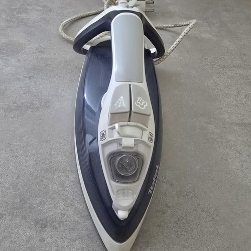 Tefal iron used with side crack and tip damage, functional