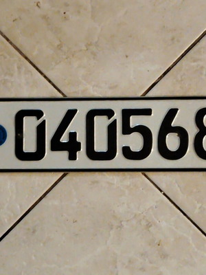 Vintage vehicle license plate decorative sign, like new