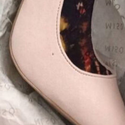 MISO Pumps New Size 38 With Small Hole On Label