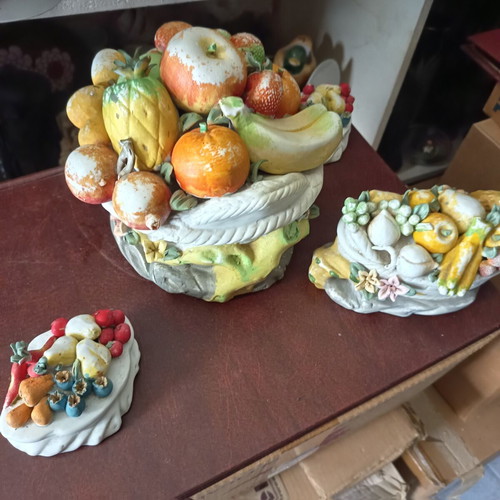 Decorative fruit set like new, porcelain or resin
