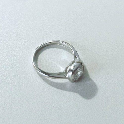 Silver 9.25 ring with zircon like new, size 56