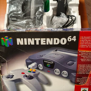 NINTENDO 64 πλήρες με κουτί, δεύτερο χειριστήριο, περιφερειακά και 2 παιχνίδια