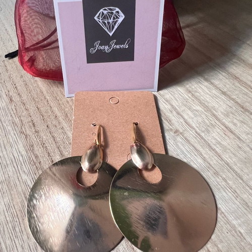 Brass dangle earrings new, gold color
