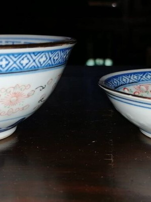 Two Chinese porcelain bowls with 24K gold, decorative or for use