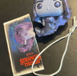 Stranger Things Kinder Joy VC284 figure with tag and cord