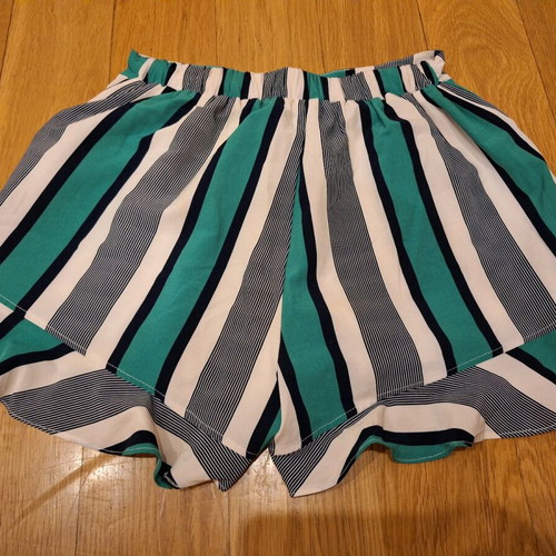 Short-sleeve shirt and shorts set like new, black and green