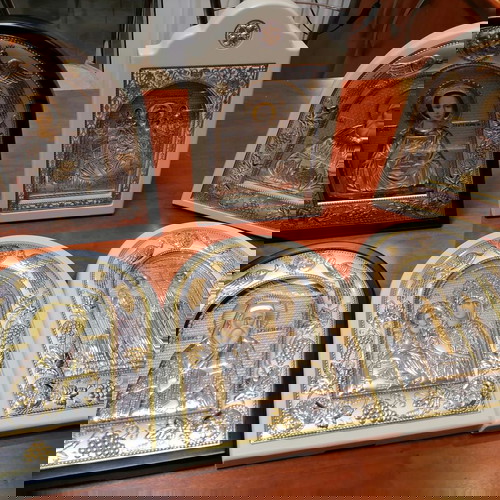 Ιερές εικόνες από τις Καρυές Αγίου Όρους καινούργιες, επάργυρες με τζάμι