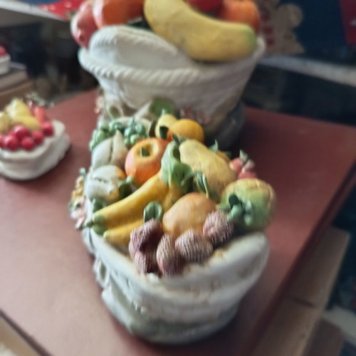 Decorative fruit set like new, porcelain or resin