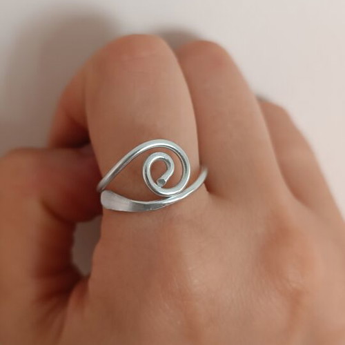Handmade eye shape ring silver, new, aluminum wire