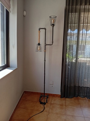 Floor lamp like new, modern industrial metal design