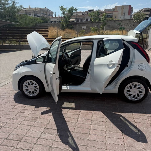 Toyota Aygo 2019 model like new, 67000 km, 4 doors, white, uncrashed