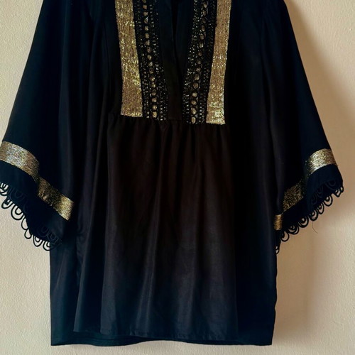 Black NEMA set like new with gold details