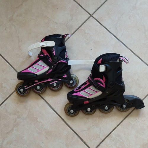 Rollers adjustable size 33-36, like new, black/fuchsia