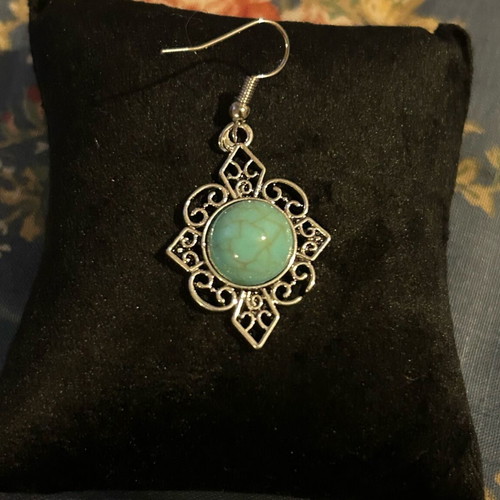 Dangling earrings with plastic clasp new, silver color