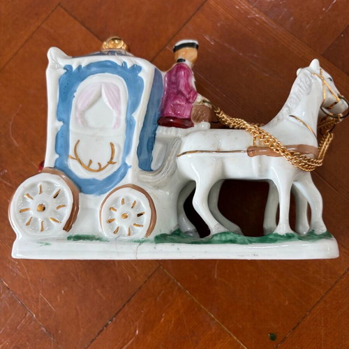 Porcelain figurine carriage like new, small crack