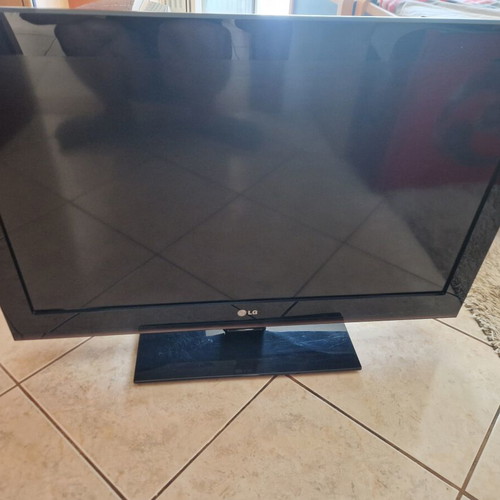 LG LCD 32" 1080P 32LK450 used TV with remote