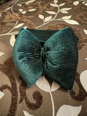 Ribbon large bow for girl green velour like new