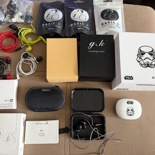 Set of 15 different new earphones
