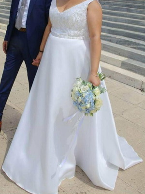 Wedding dress silk A-line with glitter bust and V back like new
