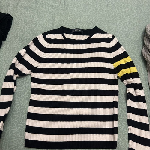 Zara cropped short sweater, black and white