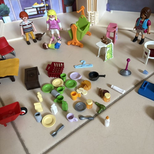Playmobil modern dollhouse suitcase with furniture
