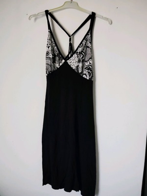 Off-shoulder dress knee-length one size like new, black and white