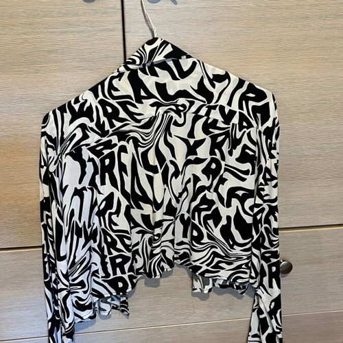 Bershka black and white blouse like new, size medium-large