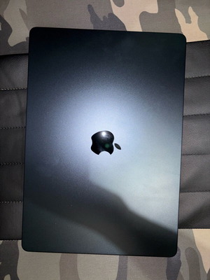 MacBook Air 15" m4 256gb σαν καινούργιο με τσάντα μεταφοράς